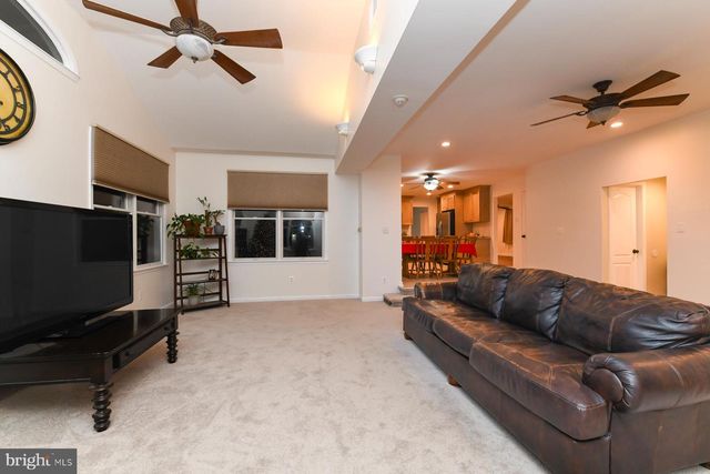 565 CAMBRIDGE RD, Blackwood, NJ 08012