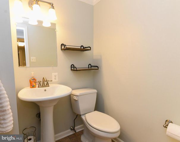 565 CAMBRIDGE RD, Blackwood, NJ 08012