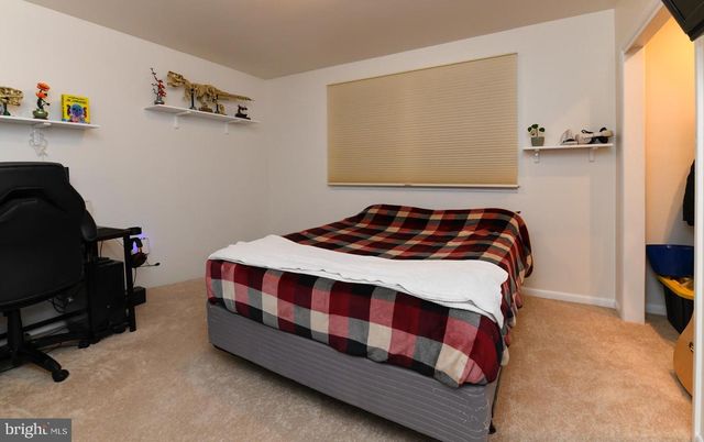 565 CAMBRIDGE RD, Blackwood, NJ 08012