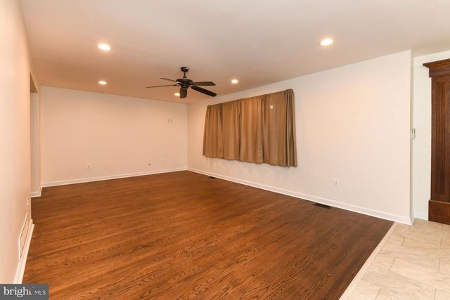 565 CAMBRIDGE RD, Blackwood, NJ 08012