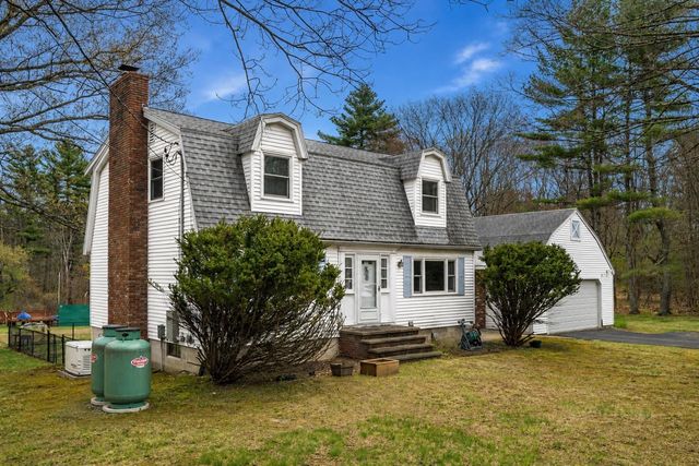 19 Dutton Road, Pelham, NH 03076