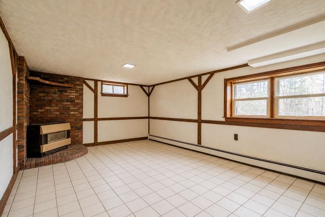 19 Dutton Road, Pelham, NH 03076