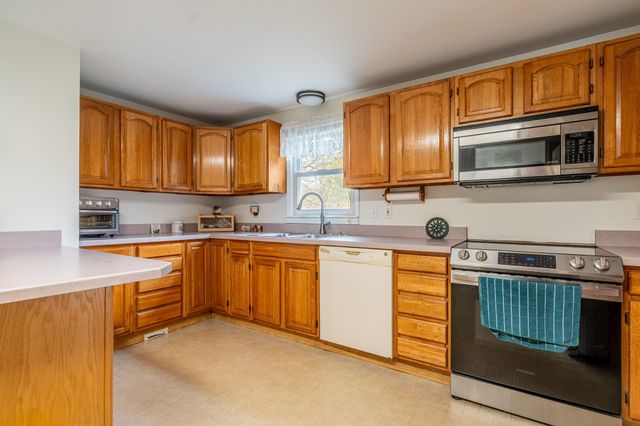 19 Dutton Road, Pelham, NH 03076