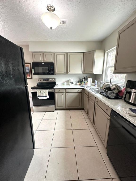 Image 15 of property listing at 3024 SUTTON DRIVE, Orlando, FL 32810