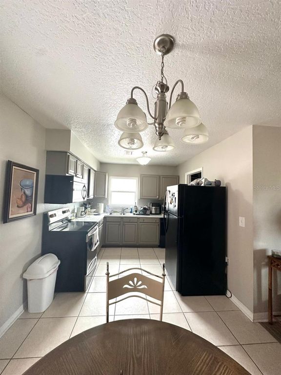 Image 16 of property listing at 3024 SUTTON DRIVE, Orlando, FL 32810