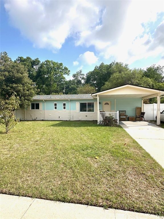 Image 3 of property listing at 3024 SUTTON DRIVE, Orlando, FL 32810