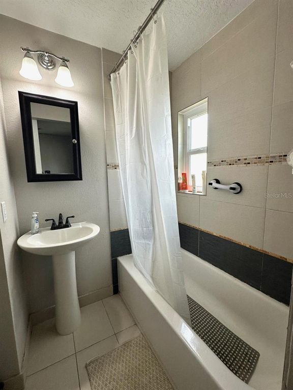 Image 21 of property listing at 3024 SUTTON DRIVE, Orlando, FL 32810