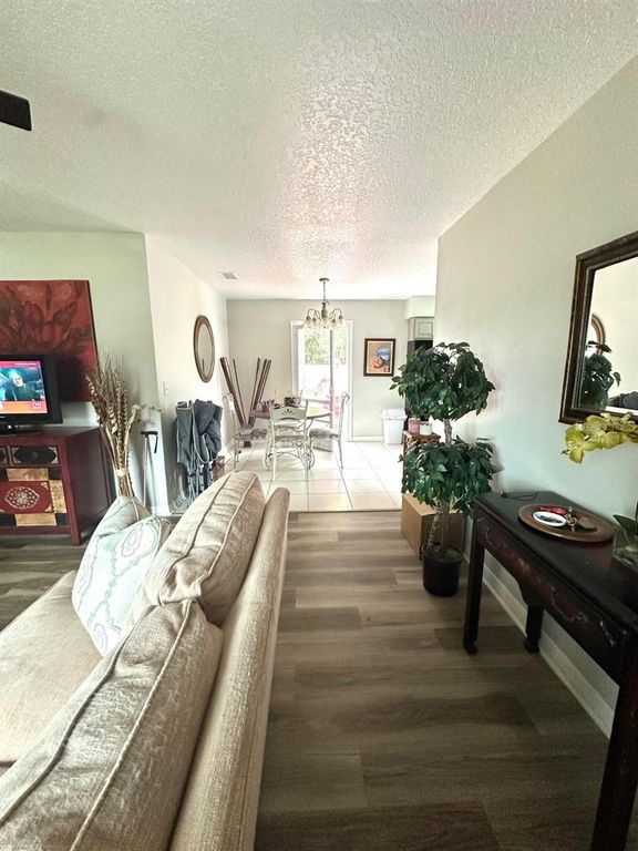 Image 5 of property listing at 3024 SUTTON DRIVE, Orlando, FL 32810