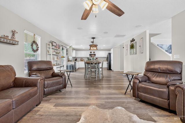 320 E Walcott Lake Ct, Middleton, ID 83644