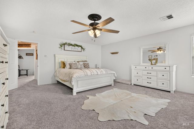 320 E Walcott Lake Ct, Middleton, ID 83644