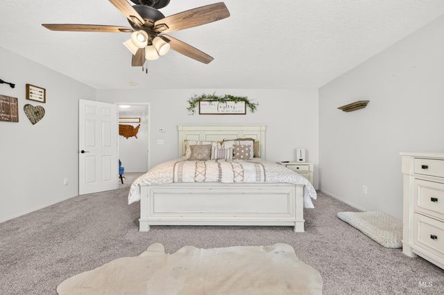 320 E Walcott Lake Ct, Middleton, ID 83644