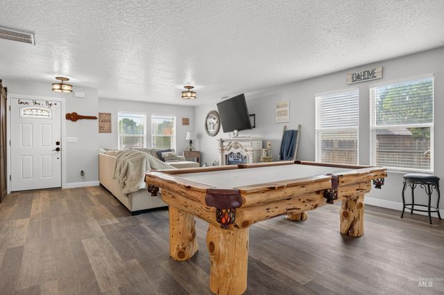 320 E Walcott Lake Ct, Middleton, ID 83644