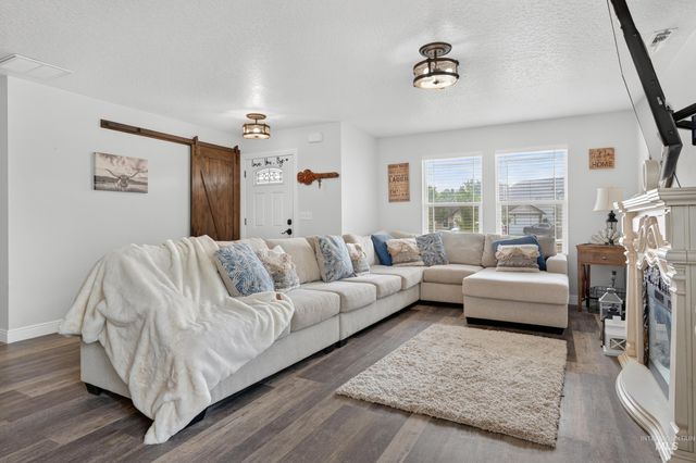 320 E Walcott Lake Ct, Middleton, ID 83644