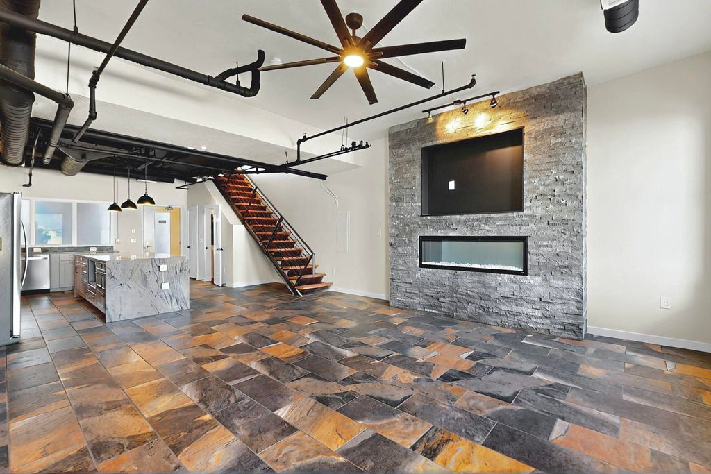 Image 13 of property listing at 219 CENTRAL Avenue NW 308, Albuquerque, NM 87102