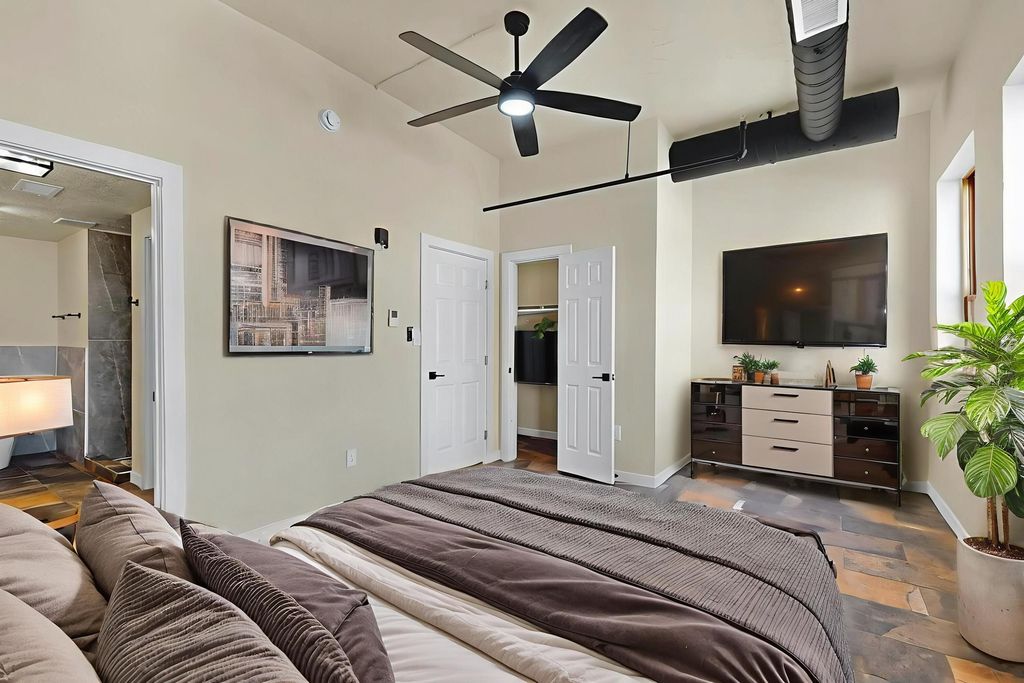 Image 25 of property listing at 219 CENTRAL Avenue NW 308, Albuquerque, NM 87102