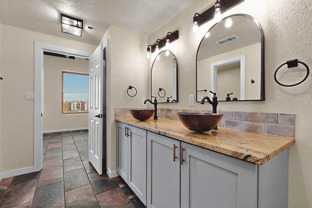 Image 28 of property listing at 219 CENTRAL Avenue NW 308, Albuquerque, NM 87102