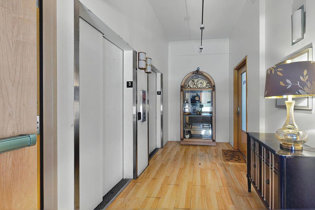 Image 7 of property listing at 219 CENTRAL Avenue NW 308, Albuquerque, NM 87102