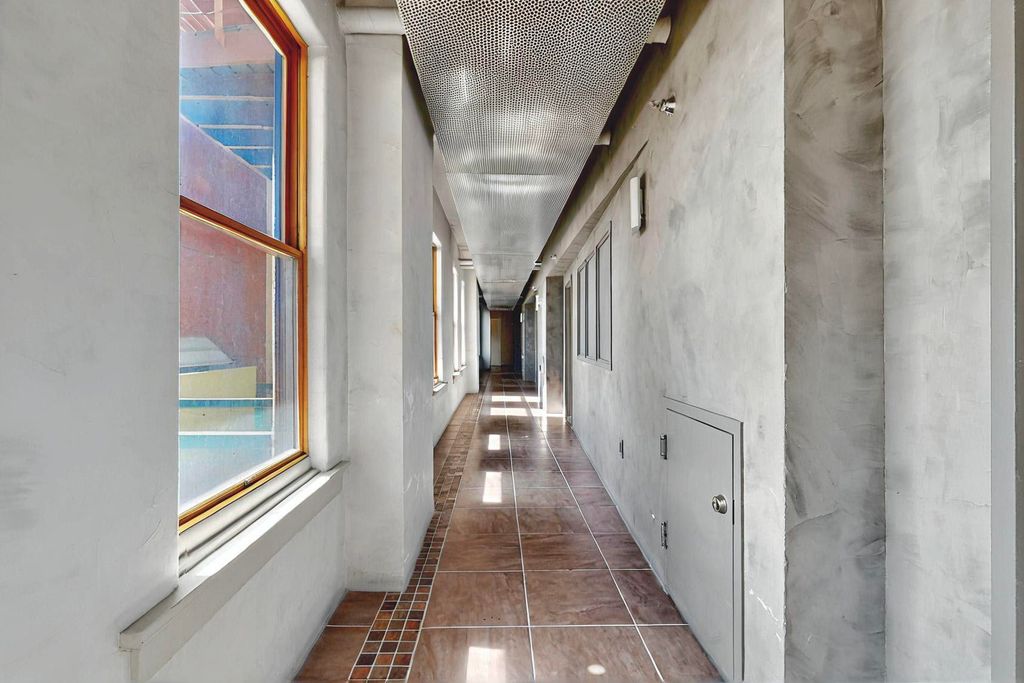 Image 8 of property listing at 219 CENTRAL Avenue NW 308, Albuquerque, NM 87102