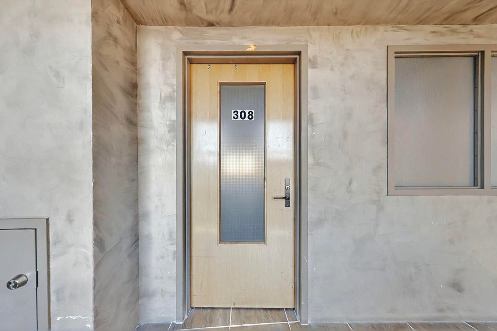 Image 9 of property listing at 219 CENTRAL Avenue NW 308, Albuquerque, NM 87102