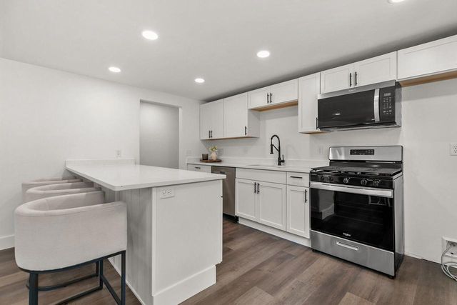 1900 LEONARD POINT ROAD, Oshkosh, WI 54904