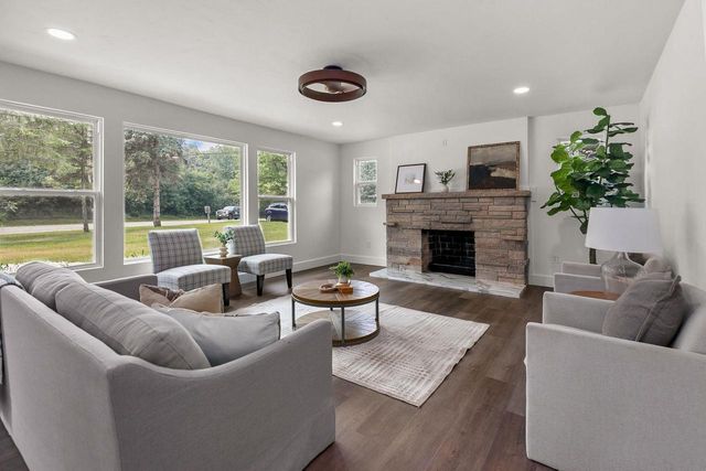 1900 LEONARD POINT ROAD, Oshkosh, WI 54904