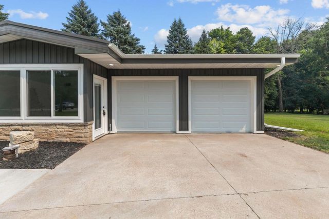 1900 LEONARD POINT ROAD, Oshkosh, WI 54904