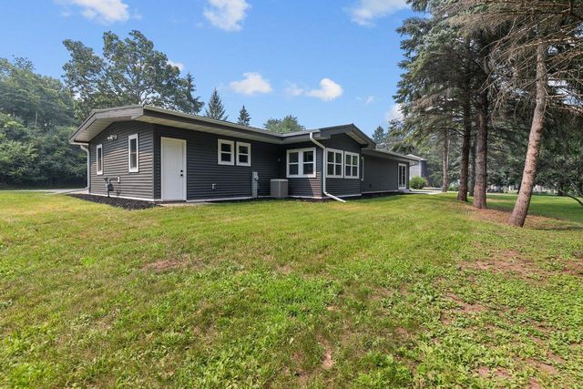 1900 LEONARD POINT ROAD, Oshkosh, WI 54904