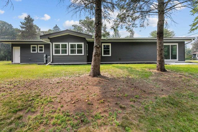 1900 LEONARD POINT ROAD, Oshkosh, WI 54904