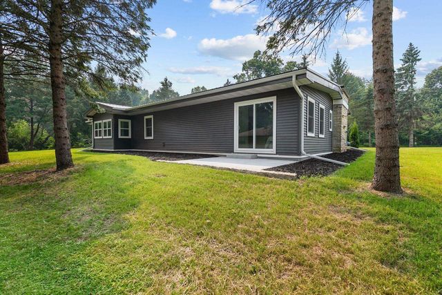 1900 LEONARD POINT ROAD, Oshkosh, WI 54904