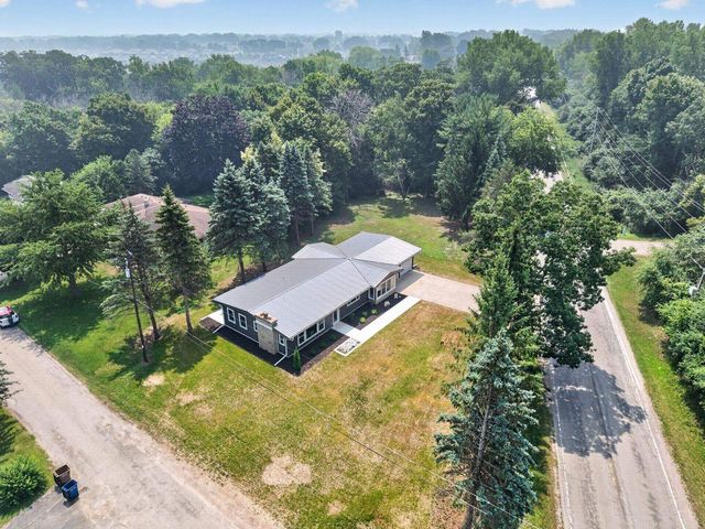 1900 LEONARD POINT ROAD, Oshkosh, WI 54904