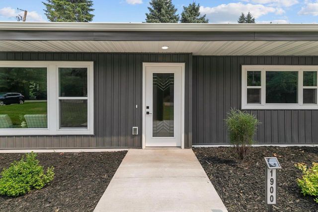 1900 LEONARD POINT ROAD, Oshkosh, WI 54904
