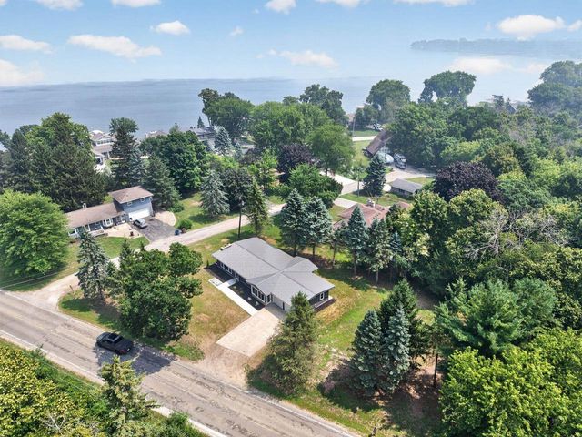 1900 LEONARD POINT ROAD, Oshkosh, WI 54904