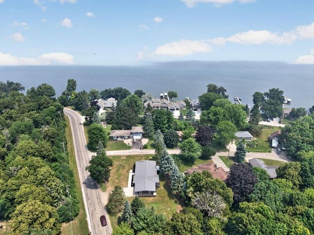 1900 LEONARD POINT ROAD, Oshkosh, WI 54904