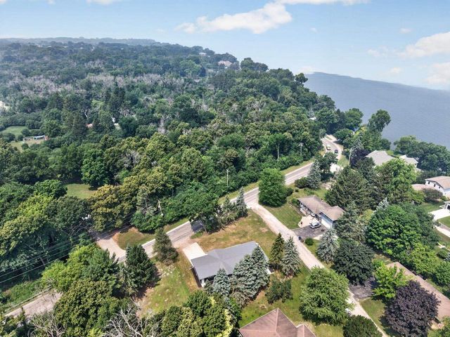1900 LEONARD POINT ROAD, Oshkosh, WI 54904