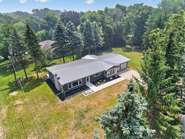 1900 LEONARD POINT ROAD, Oshkosh, WI 54904