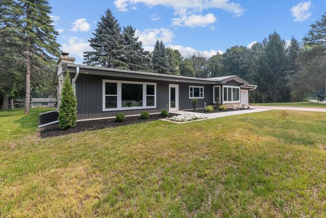 1900 LEONARD POINT ROAD, Oshkosh, WI 54904
