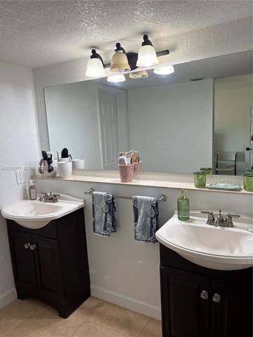 6305 Gage Pl 309A, Miami Lakes, FL 33014