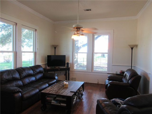 607 First Street S, Rosebud, TX 76570