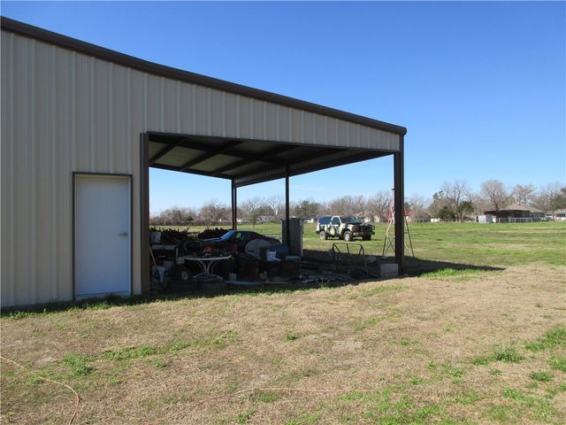 607 First Street S, Rosebud, TX 76570