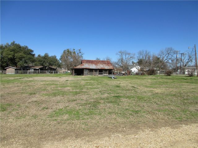 607 First Street S, Rosebud, TX 76570