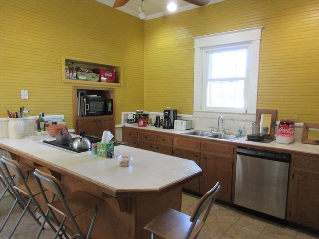 607 First Street S, Rosebud, TX 76570