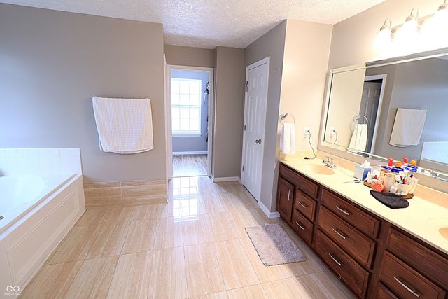 8186 Stonelick Drive, Avon, IN 46123