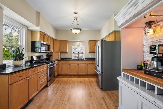 W65N699 St John AVENUE, Cedarburg, WI 53012