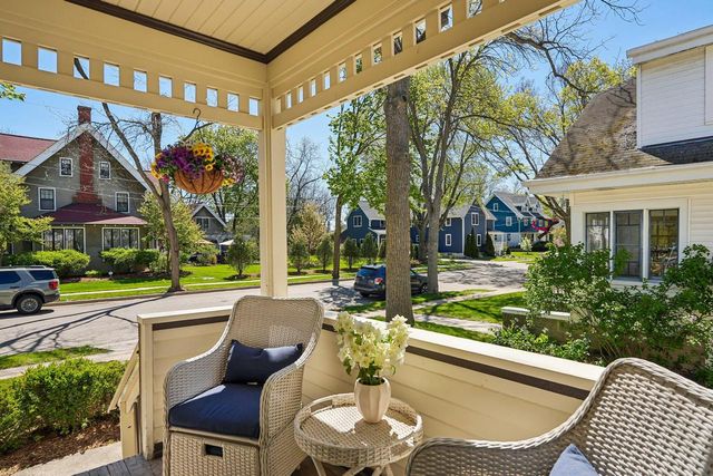 W65N699 St John AVENUE, Cedarburg, WI 53012
