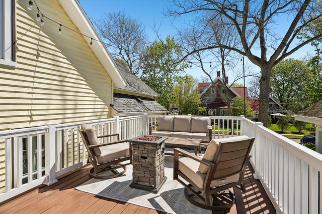 W65N699 St John AVENUE, Cedarburg, WI 53012
