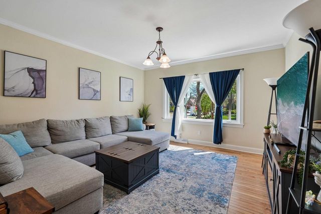 W65N699 St John AVENUE, Cedarburg, WI 53012