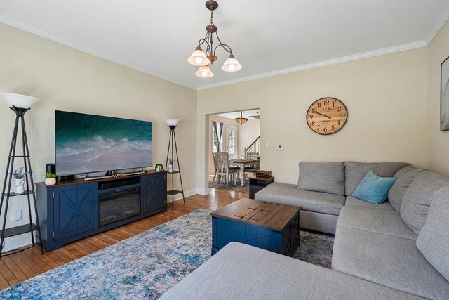 W65N699 St John AVENUE, Cedarburg, WI 53012