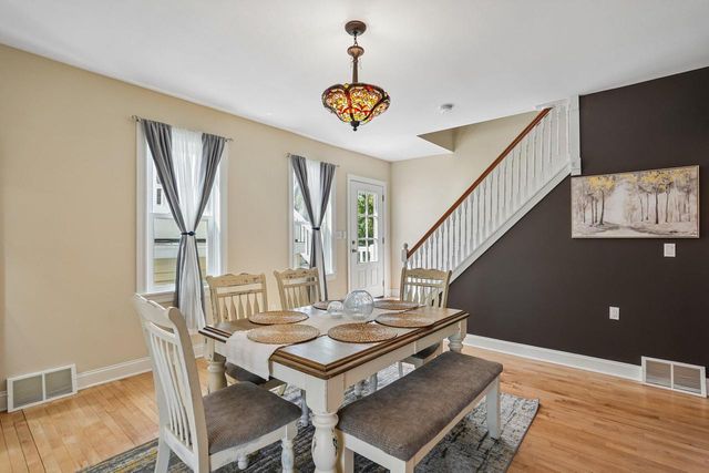 W65N699 St John AVENUE, Cedarburg, WI 53012