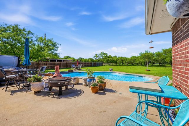 6000 Jackson Road, Krum, TX 76249