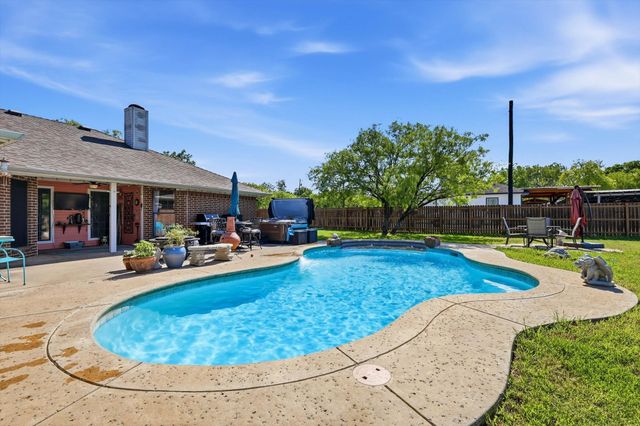 6000 Jackson Road, Krum, TX 76249